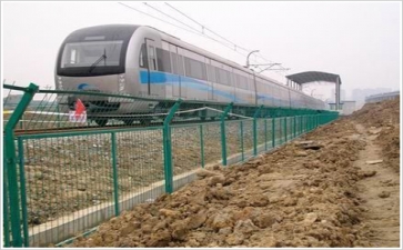 鐵路防護柵欄
